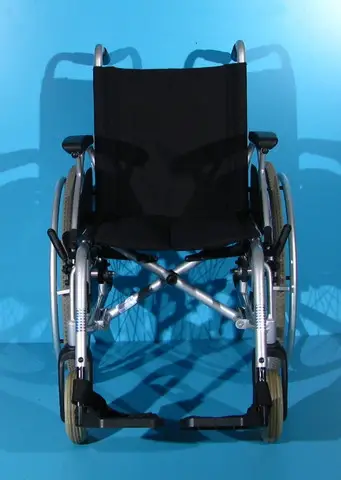 Scaun cu rotile din aluminiu  Drive