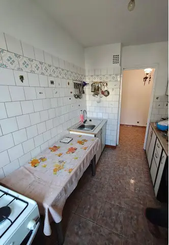 Emil Racovita, 3 camere, 5 minute de metrou