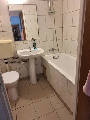 3 camere Titan- Piata Trapezului langa metrou