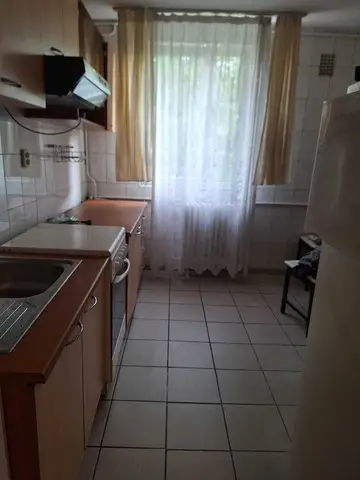 3 camere Titan- Piata Trapezului langa metrou