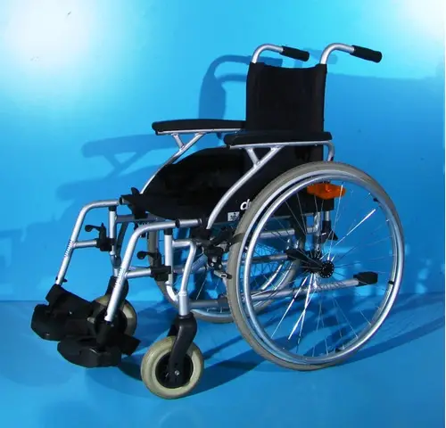 Scaun cu rotile invalizi