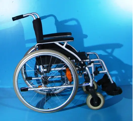 Scaun cu rotile invalizi