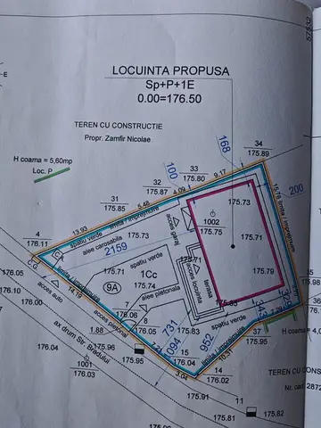 Casa la rosu