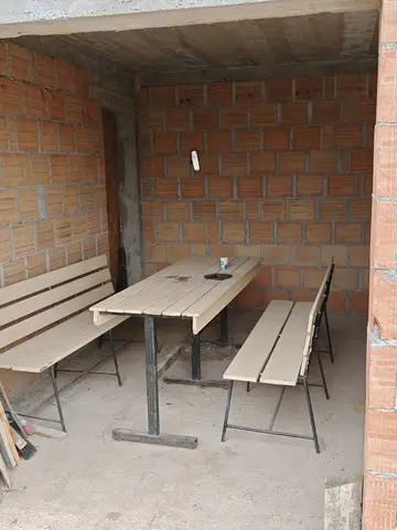Casa la rosu