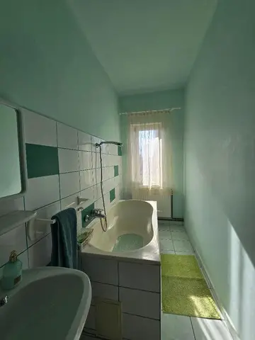 Inchiriez garsoniera la casa suprafata mare
