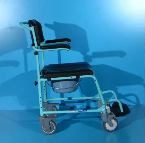 Scaun cu WC si rotile invalizi - Meyra