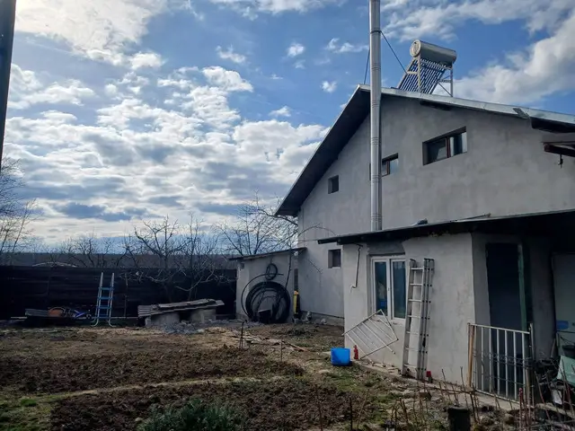 Ofer spre vanzare casa spatioasa