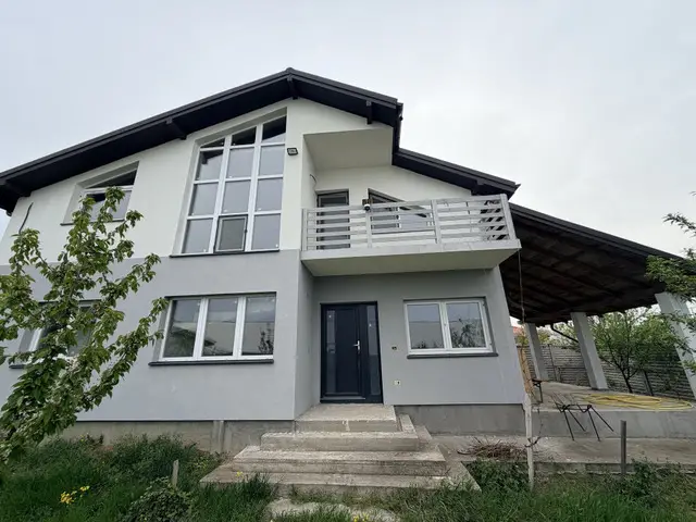 Ofer spre vanzare casa spatioasa