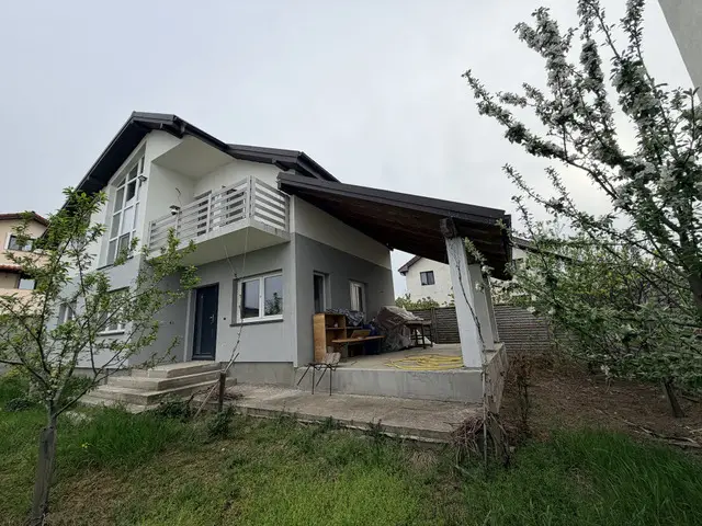 Ofer spre vanzare casa spatioasa