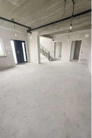 Ofer spre vanzare casa spatioasa