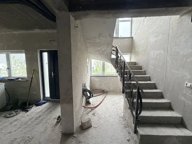 Ofer spre vanzare casa spatioasa