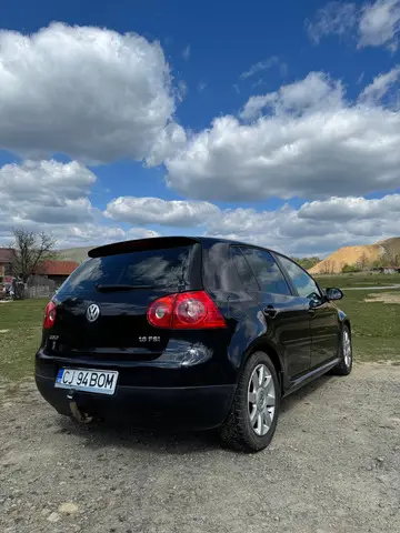 Vand Golf 5 1.6 FSI ). Nu sunt interesat de schimburi.