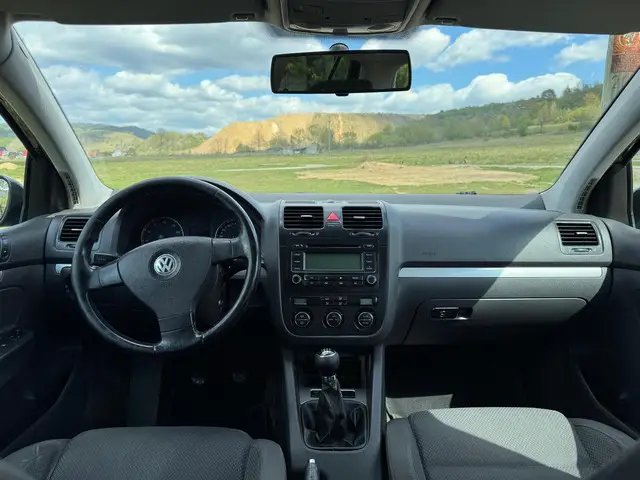 Vand Golf 5 1.6 FSI ). Nu sunt interesat de schimburi.