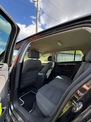 Vand Golf 5 1.6 FSI ). Nu sunt interesat de schimburi.