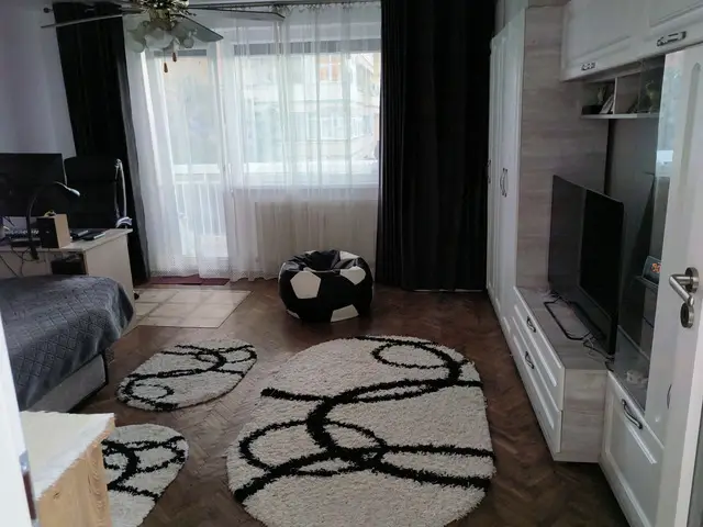Apartament 2 camere , etaj 2 , km 0 ( cu loc parcare ).