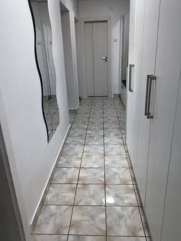 Apartament 2 camere , etaj 2 , km 0 ( cu loc parcare ).