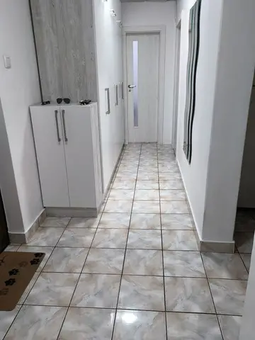Apartament 2 camere , etaj 2 , km 0 ( cu loc parcare ).