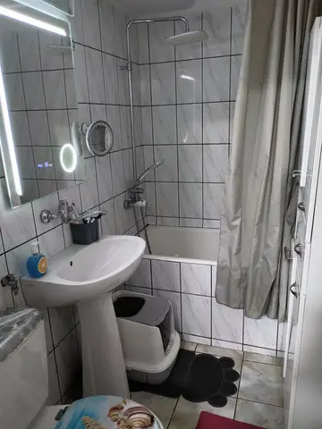Apartament 2 camere , etaj 2 , km 0 ( cu loc parcare ).