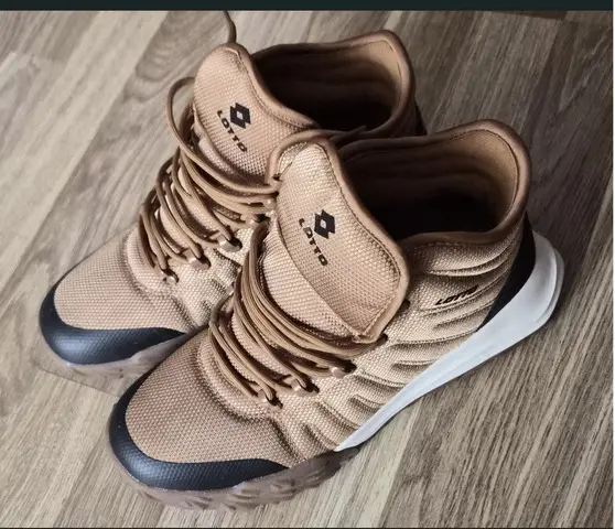 Adidasi Lotto,42, nepurtati,bej.Pret 220 lei neg
