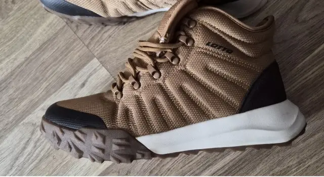 Adidasi Lotto,42, nepurtati,bej.Pret 220 lei neg