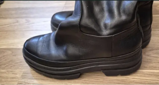 Vand cizme,piele naturala neagra.Pret 200 lei,neg