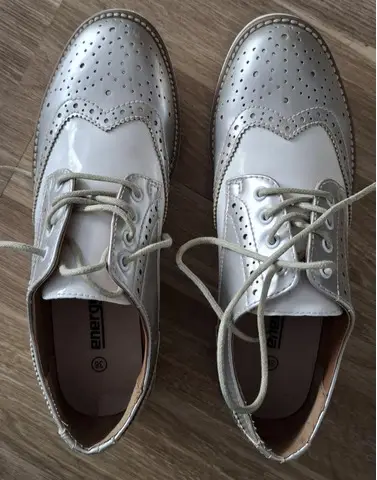 Vand pantofi de dama din piele,mar 36.Pret 100 lei,neg