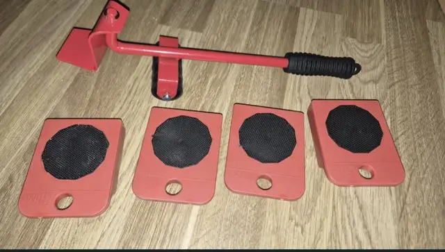 Set de 5 piese rosii/negre.Pret 100 lei,neg