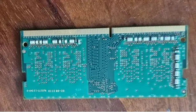 Vand memorie laptop 4 gb ddr4,pc 3200.Pret 75 lei,neg