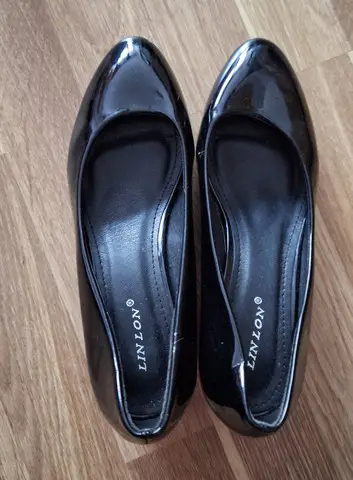 Vand pantofi dama negri si maro.Pret neg