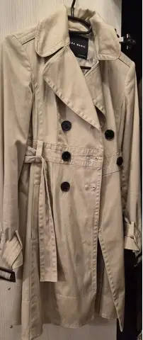 Vand geci,trench,pret 75 lei buc,pret neg.Marimi 34-44