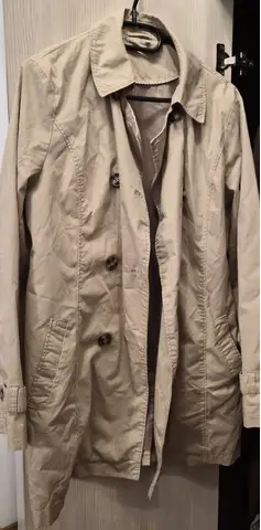 Vand geci,trench,pret 75 lei buc,pret neg.Marimi 34-44