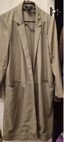 Vand geci,trench,pret 75 lei buc,pret neg.Marimi 34-44