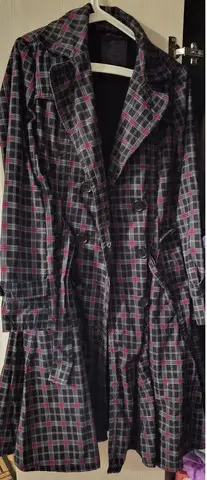 Vand geci,trench,pret 75 lei buc,pret neg.Marimi 34-44