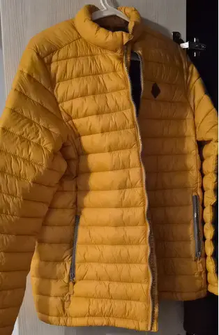 Vand geci,trench,pret 75 lei buc,pret neg.Marimi 34-44