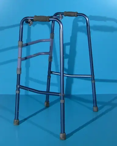 Cadru pasitor pentru mers din aluminiu  Invacare