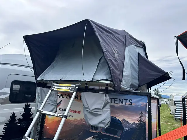 Inchiriez cort auto rooftop Premium
