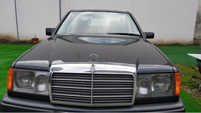 Mercedes Benz 200 Limusine W124, benzina, an  1986