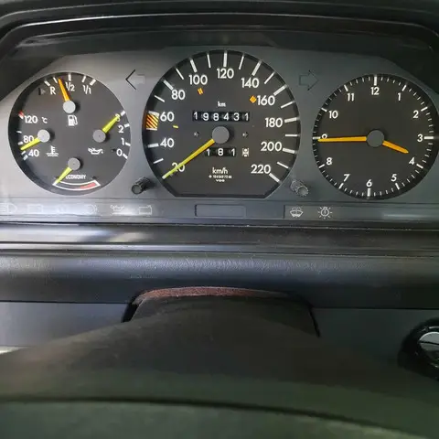 Mercedes Benz 200 Limusine W124, benzina, an  1986
