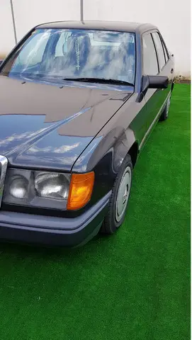 Mercedes Benz 200 Limusine W124, benzina, an  1986