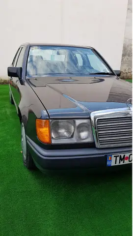 Mercedes Benz 200 Limusine W124, benzina, an  1986