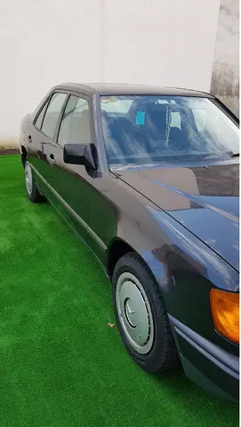 Mercedes Benz 200 Limusine W124, benzina, an  1986