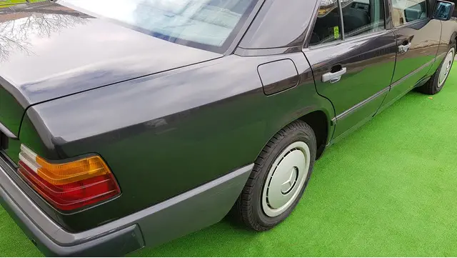 Mercedes Benz 200 Limusine W124, benzina, an  1986