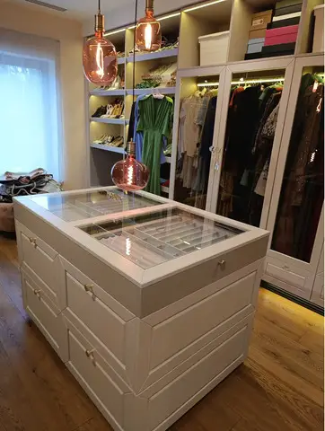 Pune-ti hainele in ordine cu un dressing la comanda