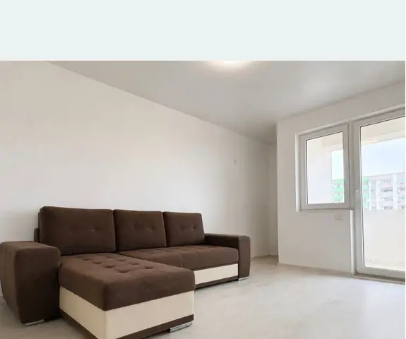 Vand garsoniera in bloc nou