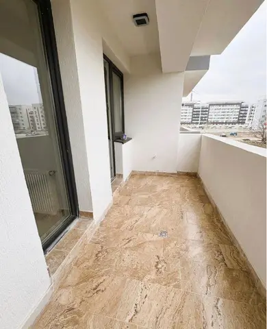 Vand garsoniera in bloc nou
