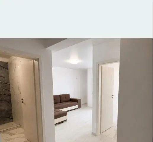 Vand garsoniera in bloc nou