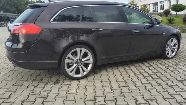 Opel Insignia Sports Tourer OPC Biturbo 195 cp