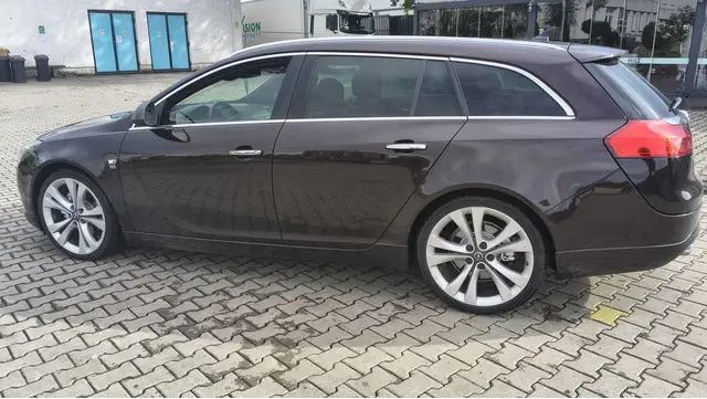 Opel Insignia Sports Tourer OPC Biturbo 195 cp