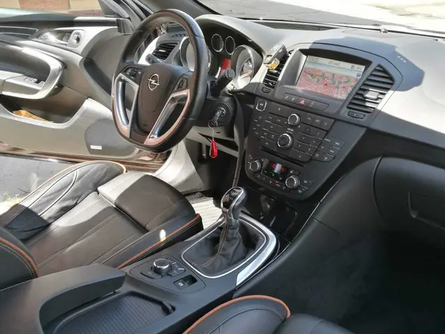 Opel Insignia Sports Tourer OPC Biturbo 195 cp