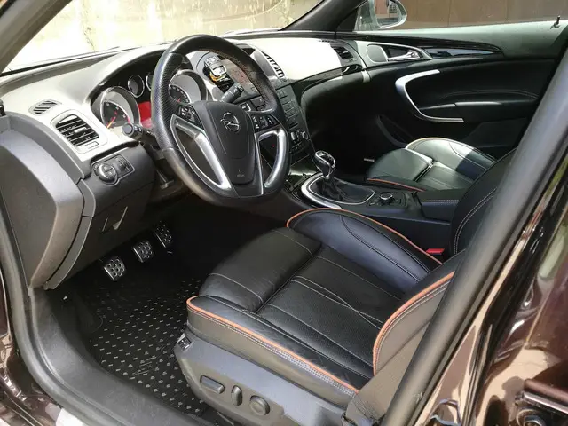 Opel Insignia Sports Tourer OPC Biturbo 195 cp